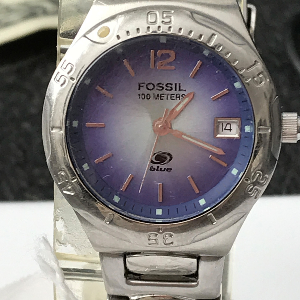 Classic woman Fossil Blue with date.